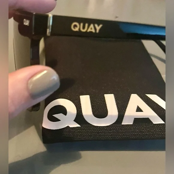NWT! QUAY SUNGLASSES! I LOVE THESE SHADES! SUPER AWESOME! ALL QUAY COMES W/CASE! - Picture 4 of 6